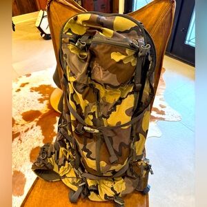Kuiu 1800 Day Pack with Rifle Sling and Rain Cover